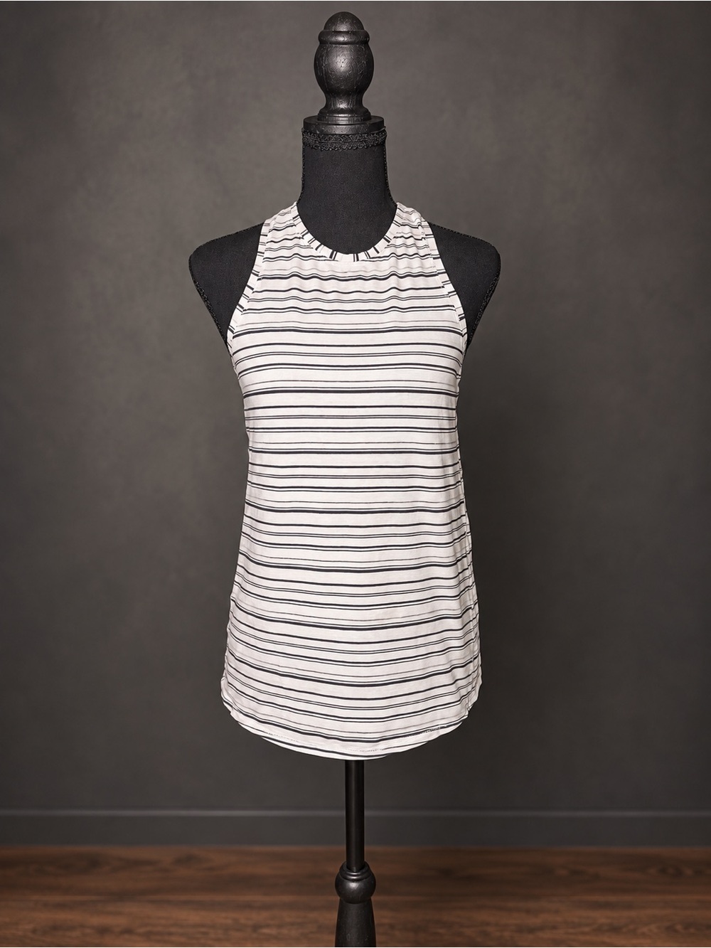 Lululemon Striped Keyhole Back Tank Top – White & Black – Size 4